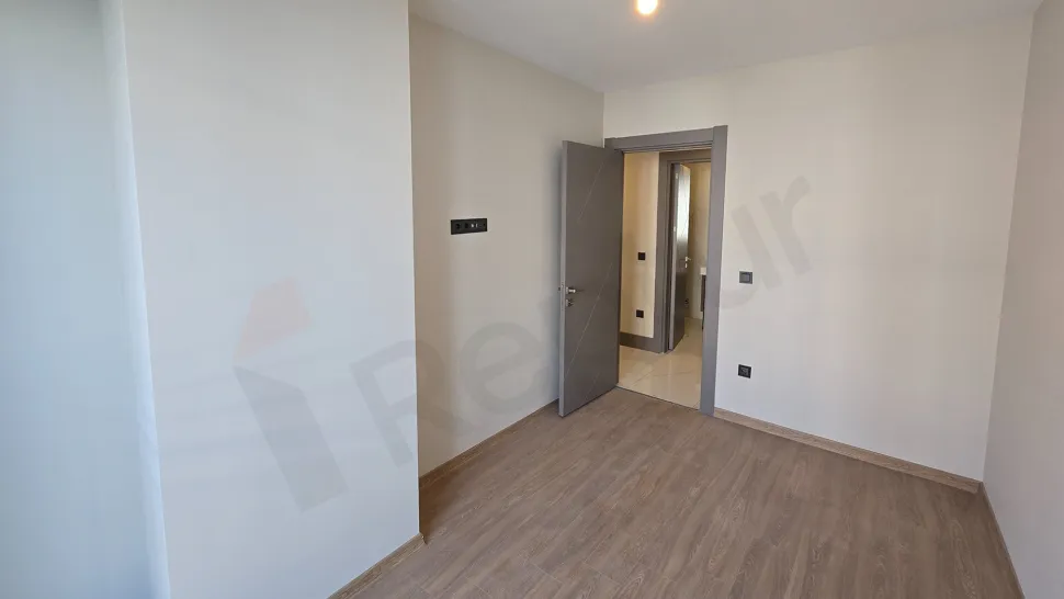 Modern 2+1 on 5th Floor with Enclosed Kitchen | Beylikdüzü