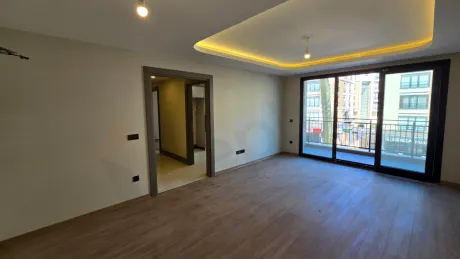 Modern 2+1 on 5th Floor with Enclosed Kitchen | Beylikdüzü