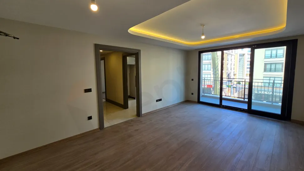 Modern 2+1 on 5th Floor with Enclosed Kitchen | Beylikdüzü