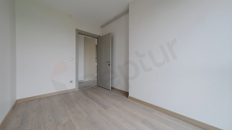 Bedroom of unfurnished 2+1 apartment for sale in Zeytinburnu.