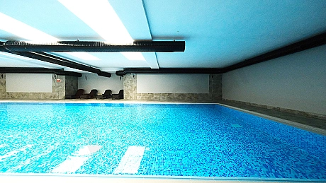 Image of an indoor swimming pool.