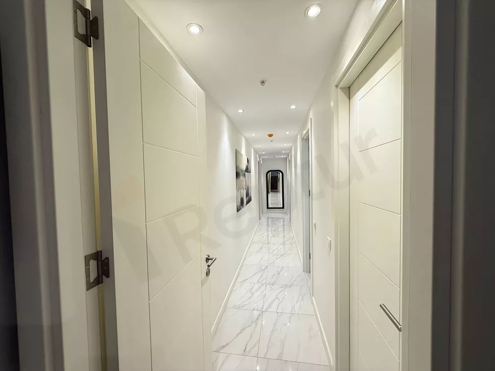 View of a wide and bright corridor in the interior of a modern building.