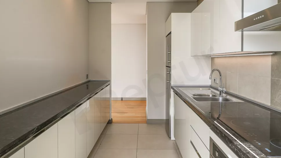 Luxury Bakırköy Apartment with Full Amenities - Citizenship Eligible