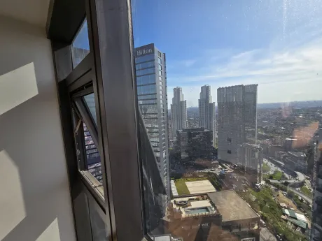 Panoramic 2+1 Sky-Residence with Floor-to-Ceiling Glass Walls