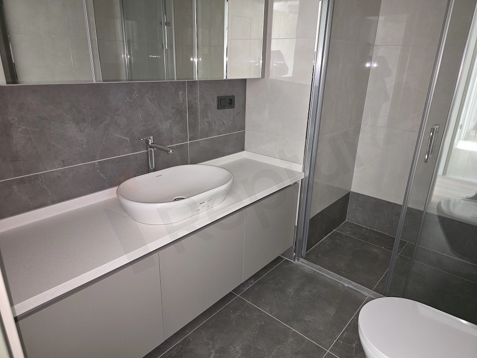 Modern designed, bright and spacious bathroom.