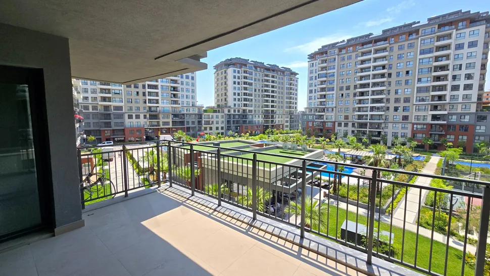 Pool-View 2+1 Layout: Large Balcony & Master Suite
