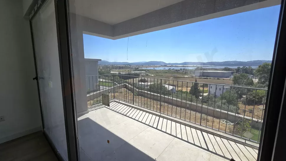 Last 2+1 Unit in a Cozy Low-Rise Complex in Milas-Dorttepe