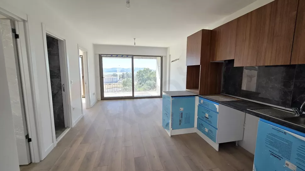 Last 2+1 Unit in a Cozy Low-Rise Complex in Milas-Dorttepe