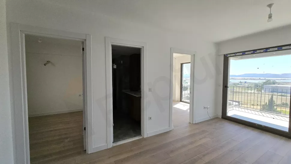Last 2+1 Unit in a Cozy Low-Rise Complex in Milas-Dorttepe