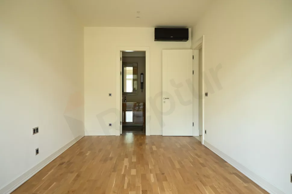 Beyoğlu Luxury Apartment: Citizenship Ready with Indoor Pool & Gym