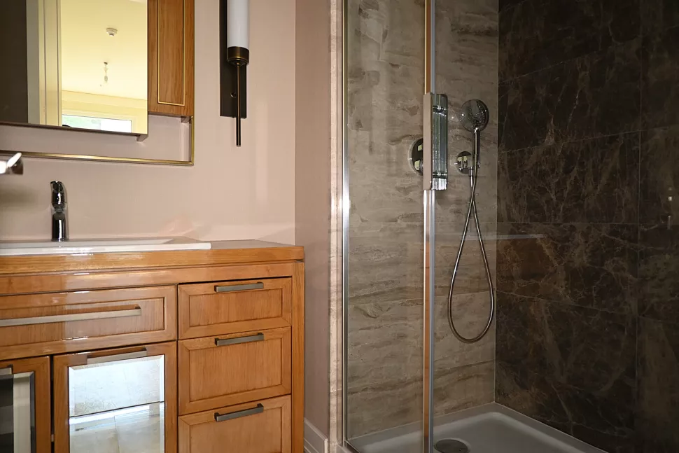 Beyoğlu Luxury Apartment: Citizenship Ready with Indoor Pool & Gym