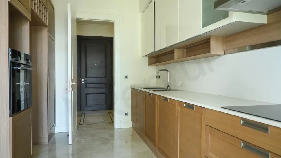 Beyoğlu Luxury Apartment: Citizenship Ready with Indoor Pool & Gym