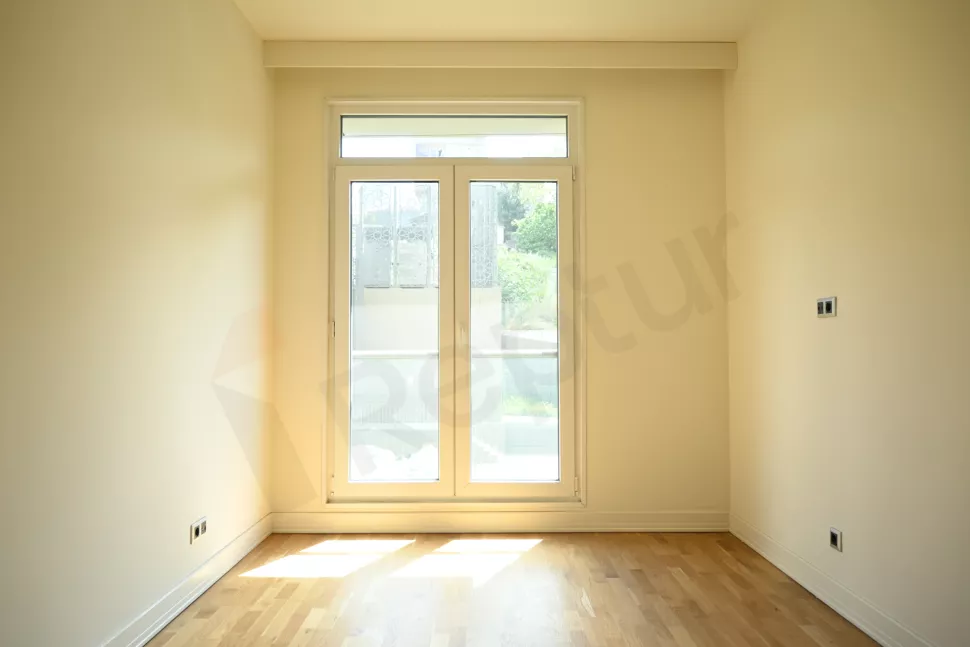 Beyoğlu Luxury Apartment: Citizenship Ready with Indoor Pool & Gym