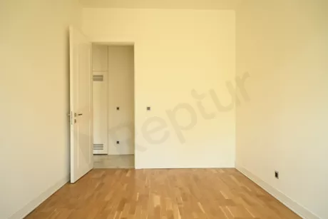 Beyoğlu Luxury Apartment: Citizenship Ready with Indoor Pool & Gym
