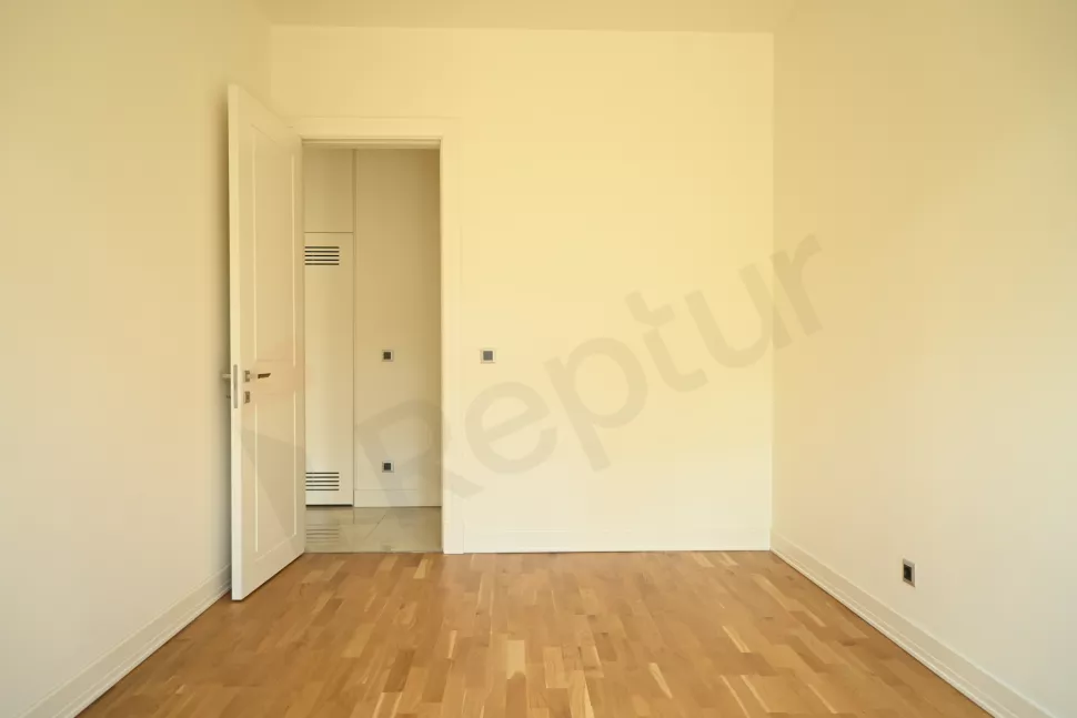Beyoğlu Luxury Apartment: Citizenship Ready with Indoor Pool & Gym