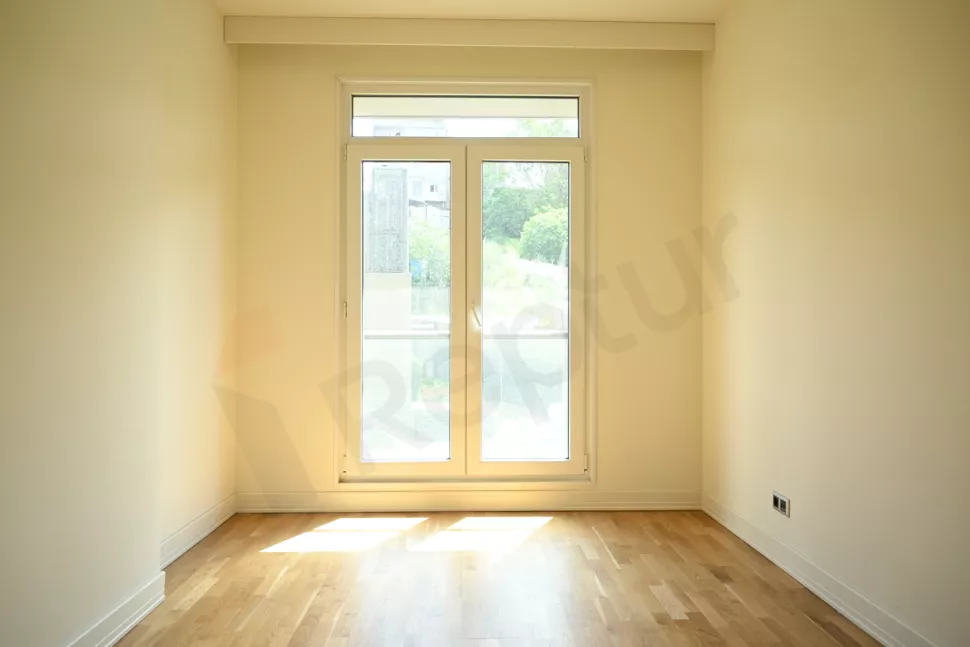 Beyoğlu Luxury Apartment: Citizenship Ready with Indoor Pool & Gym