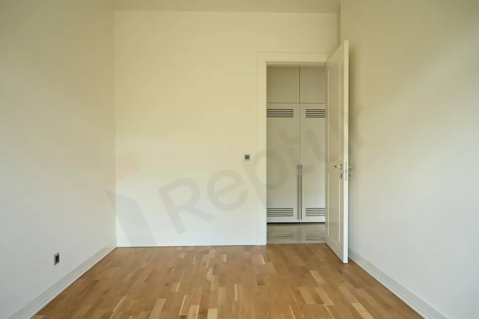Beyoğlu Luxury Apartment: Citizenship Ready with Indoor Pool & Gym