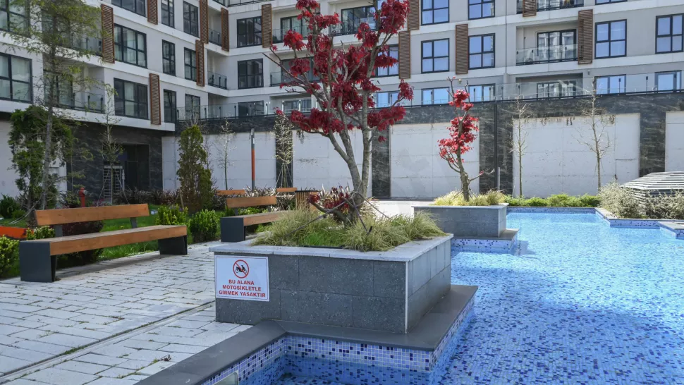 Modern 172sqm Başakşehir Apartment with Indoor Pool & Security
