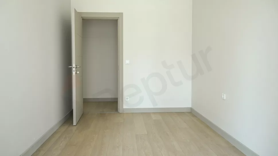 Modern Başakşehir Apartment: Citizenship Ready & New Building