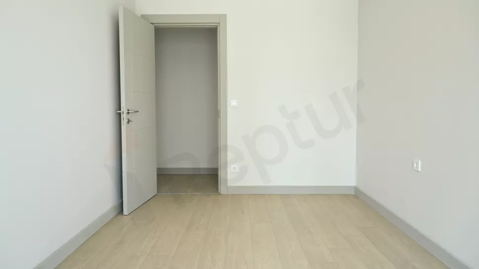 Modern Başakşehir Apartment: Citizenship Ready & New Building