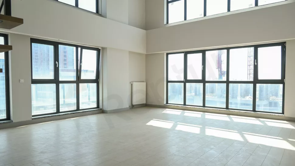 Modern Başakşehir Duplex: 283m², Indoor Pool & Citizenship Ready
