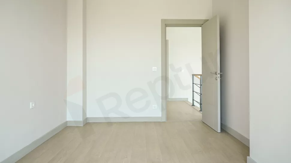 Modern Başakşehir Duplex: 283m², Indoor Pool & Citizenship Ready