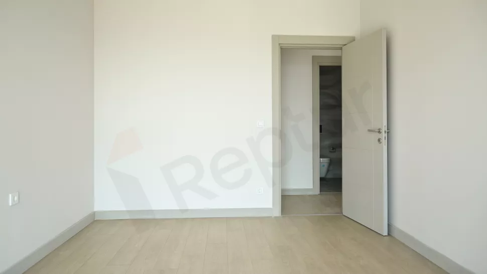 Modern Başakşehir Duplex: 283m², Indoor Pool & Citizenship Ready