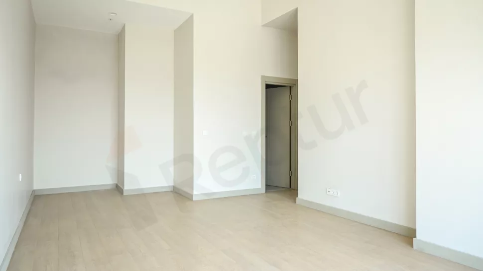 Modern Başakşehir Duplex: 283m², Indoor Pool & Citizenship Ready