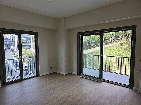 Image of a modern designed, unfurnished, bright living room.