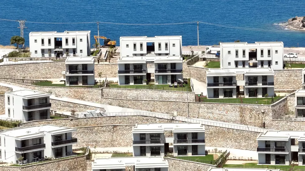 Modern 1-Bedroom Apartment in Bodrum with Pool - Residency Eligible