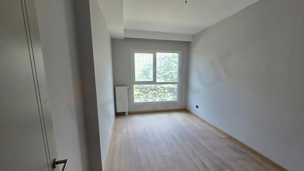 Rare Premium Layout: Spacious 2+1 Residence with Closed Kitchen