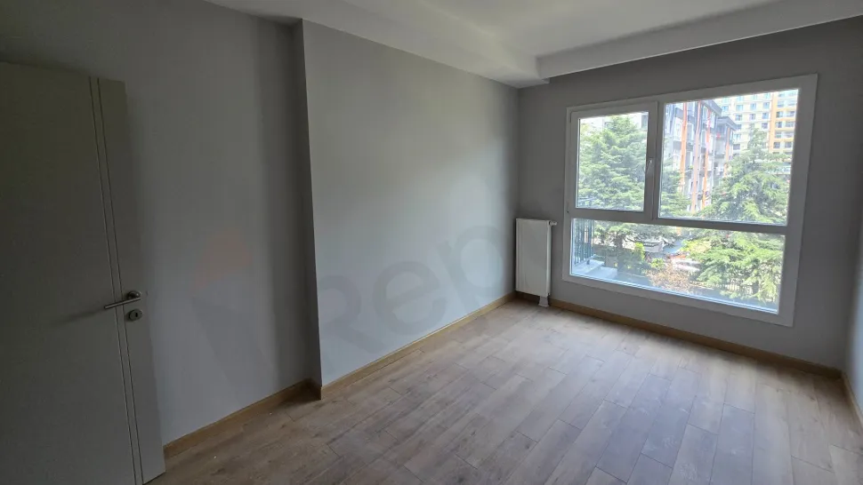 Rare Premium Layout: Spacious 2+1 Residence with Closed Kitchen