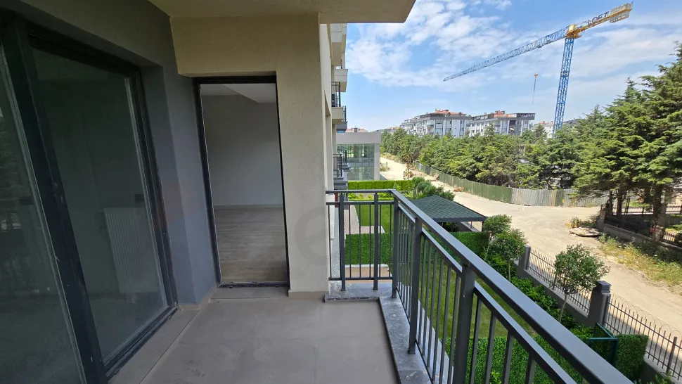 Rare Premium Layout: Spacious 2+1 Residence with Closed Kitchen