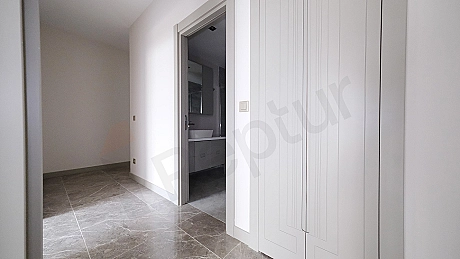 Corridor view of a flat for sale in Zeytinburnu.