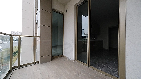 Balcony of Apartment for Sale in Zeytinburnu