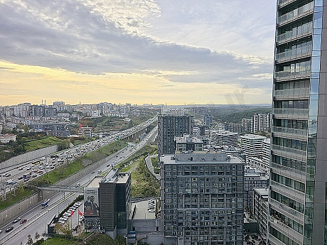Image of a luxurious apartment with forest and city views in Sarıyer, Istanbul.