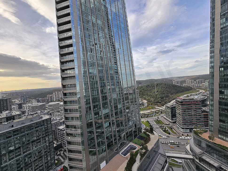 Image of a luxurious apartment with forest and city views in Sarıyer, Istanbul.