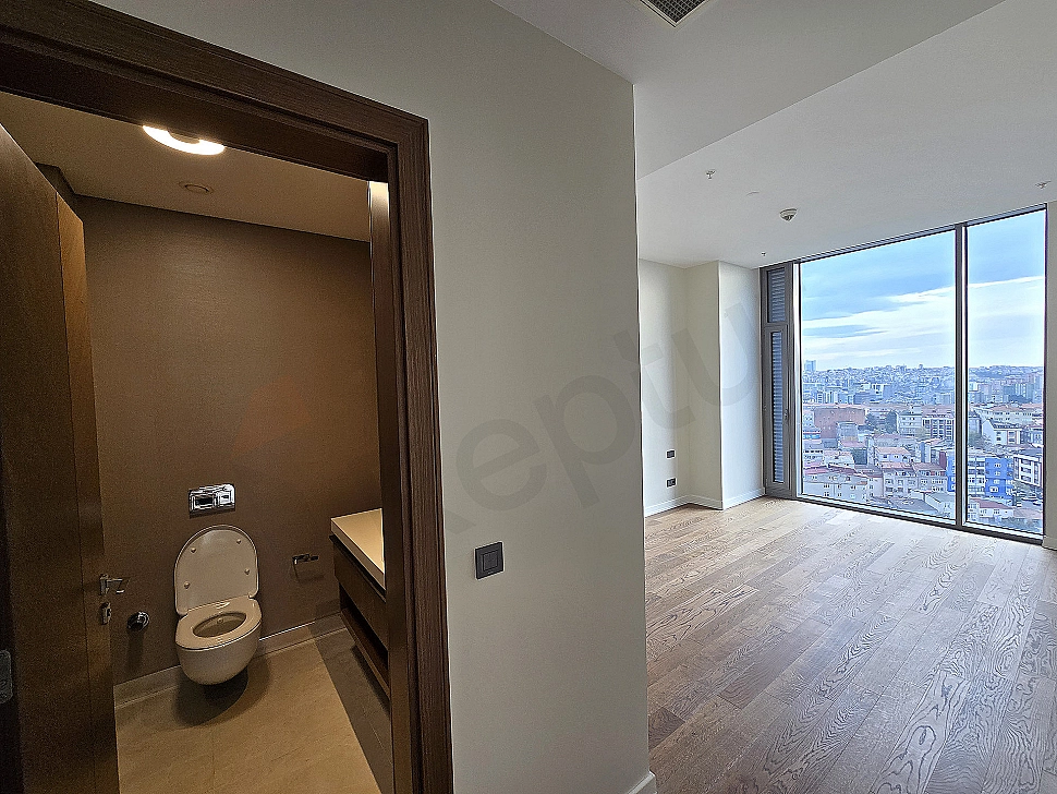 Modern designed, spacious and bright bathroom.