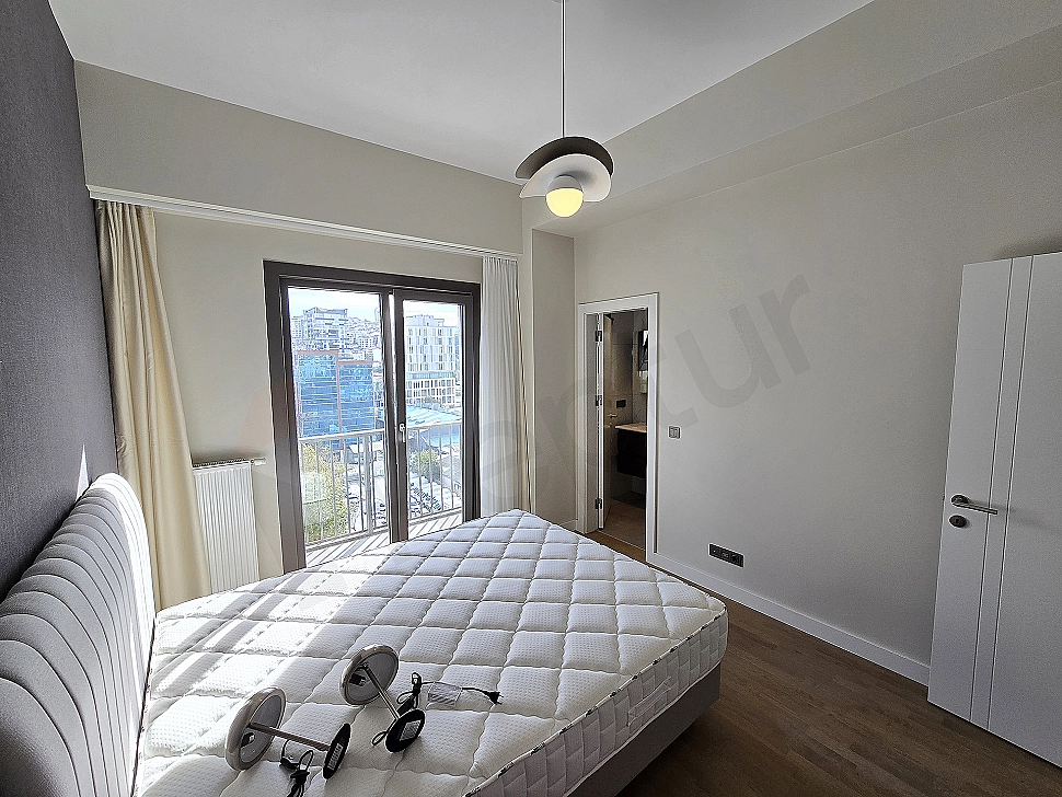 Image of a stylishly designed, furnished bedroom.