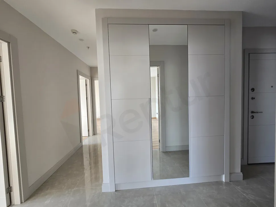 Sea-View 3+1 Residence with a Closed Kitchen in Referans Kartal Loca