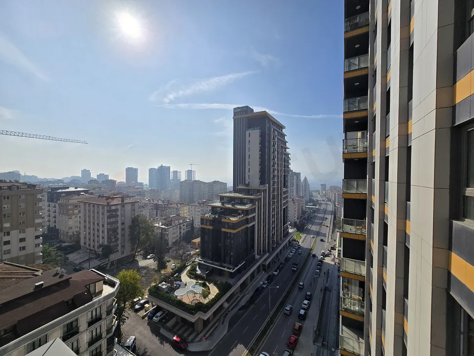 Sea-View 3+1 Residence with a Closed Kitchen in Referans Kartal Loca