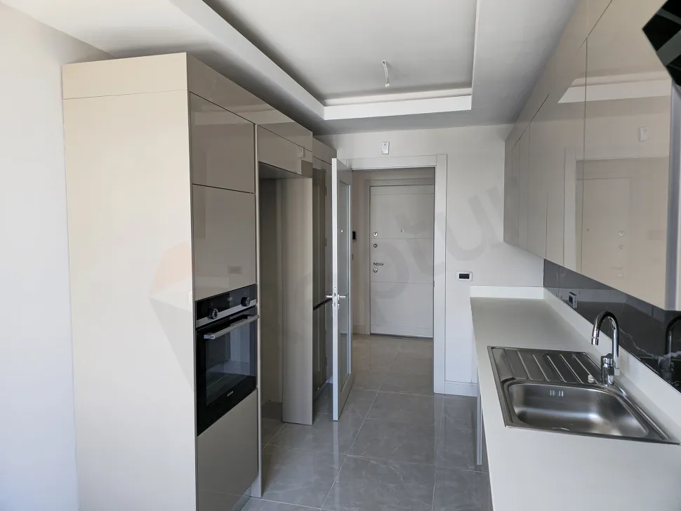 Sea-View 3+1 Residence with a Closed Kitchen in Referans Kartal Loca