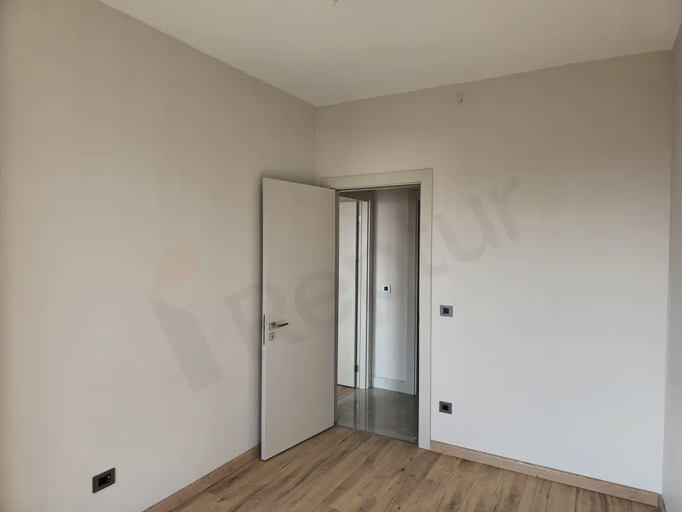 Sea-View 3+1 Residence with a Closed Kitchen in Referans Kartal Loca