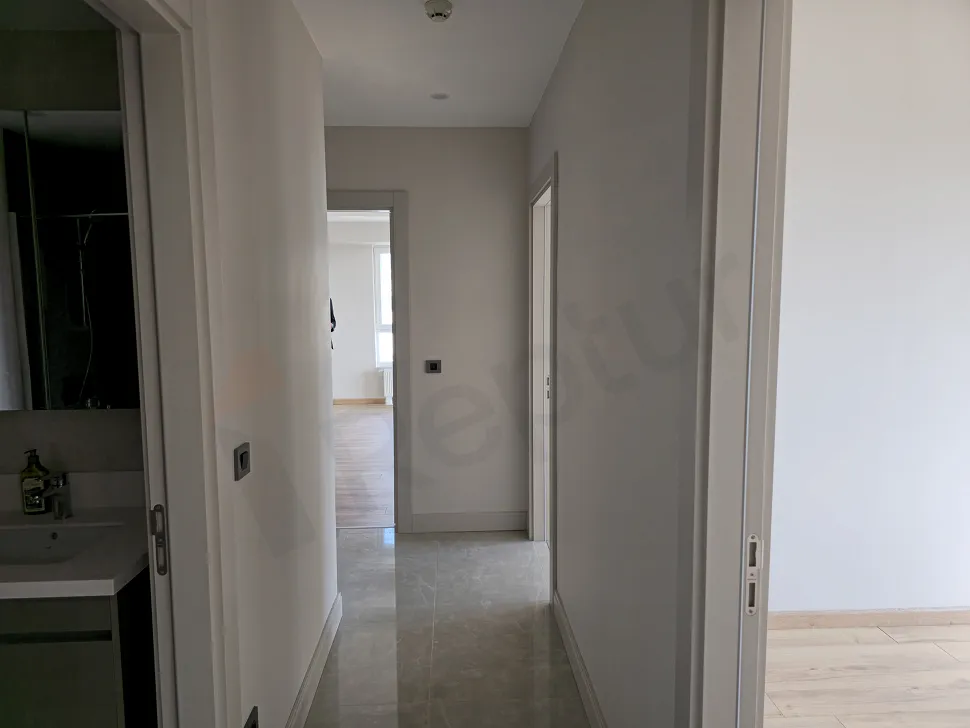 Sea-View 3+1 Residence with a Closed Kitchen in Referans Kartal Loca