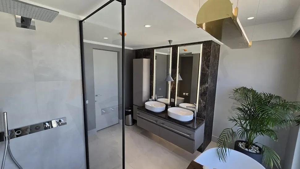 Modern and stylish bathroom interior design