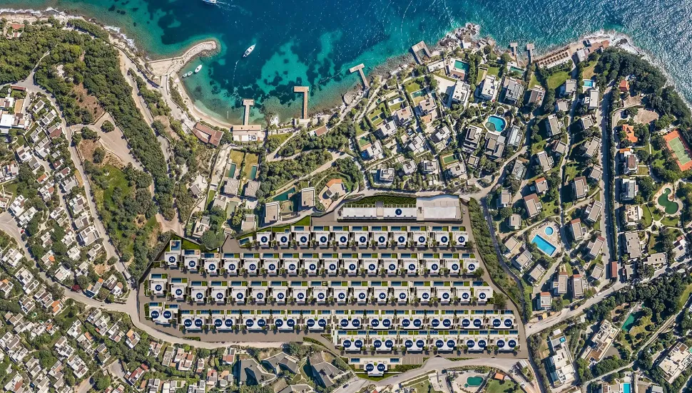 Panoramic view and architectural site plan showing the layout of a luxury villa project in Bodrum.