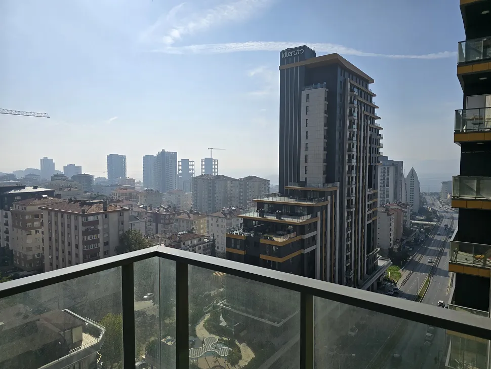 Sea-View 3+1 Residence with a Closed Kitchen in Referans Kartal Loca