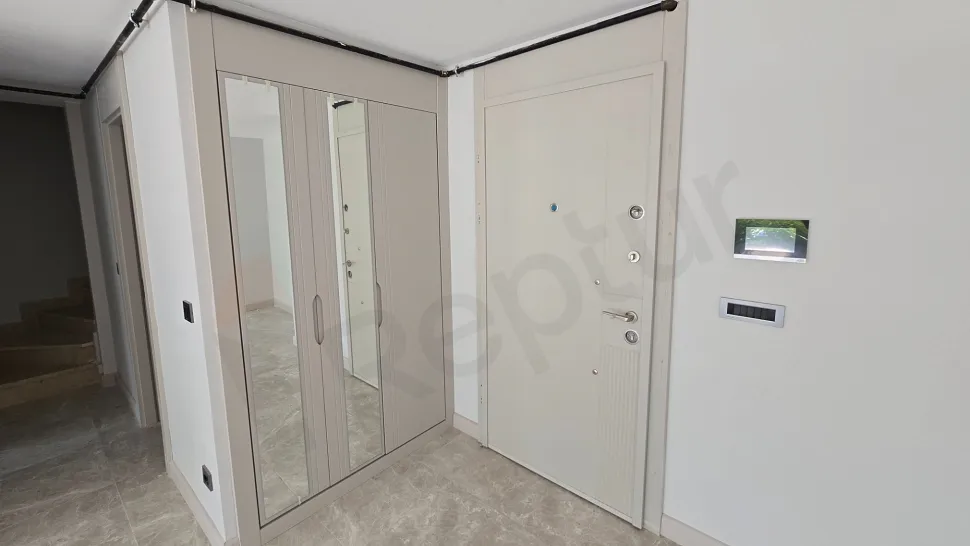Seamless Nature: Premium 3.5+1 Duplex with Direct Park and Garden Access