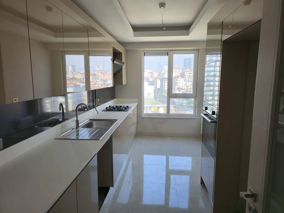 Sea-View 3+1 Residence with a Closed Kitchen in Referans Kartal Loca