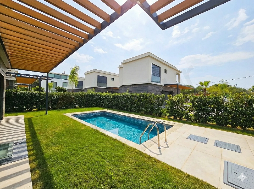 A modern and spacious swimming pool located in the garden of a hotel in Bodrum.